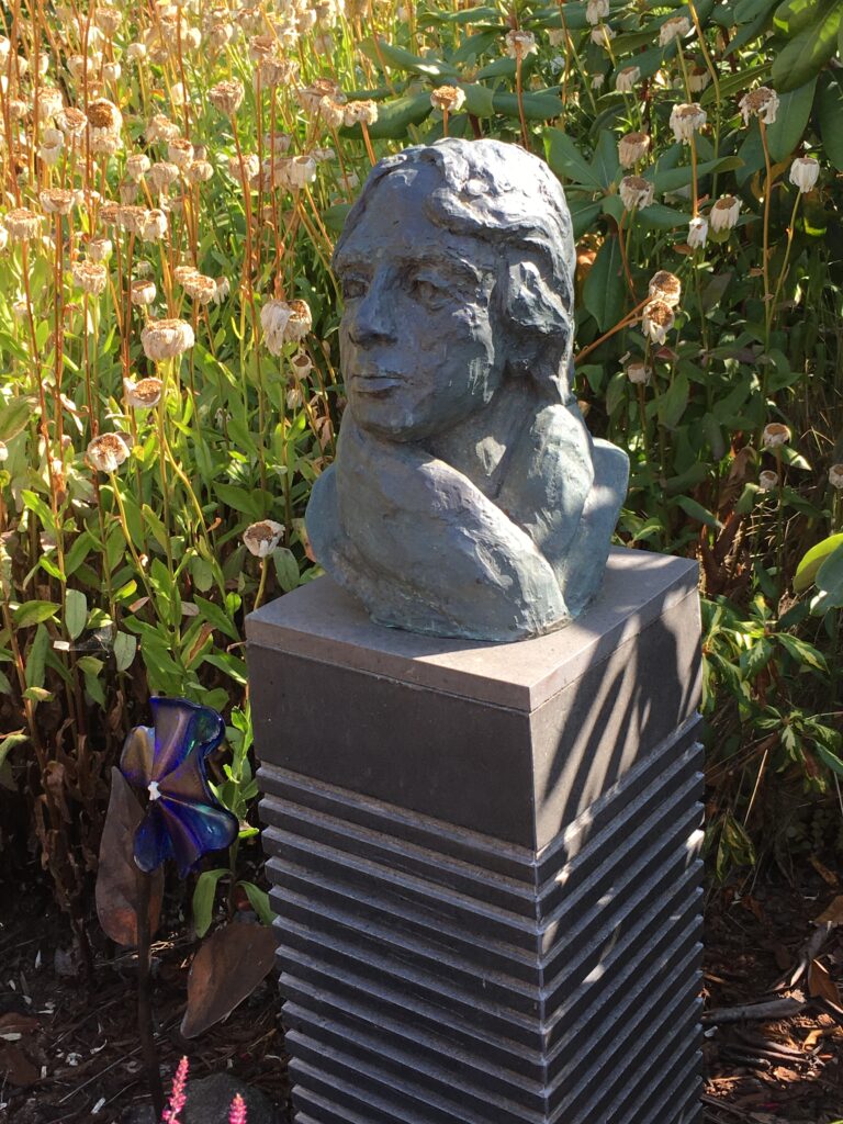 Oscar Wilde sculpture in bronze by Bobbie Reiff Blinder Port Townsend Washington and Newport Beach California